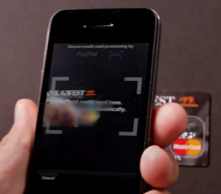 Positionnez le mobile sur la carte de crdit pour la scanner
